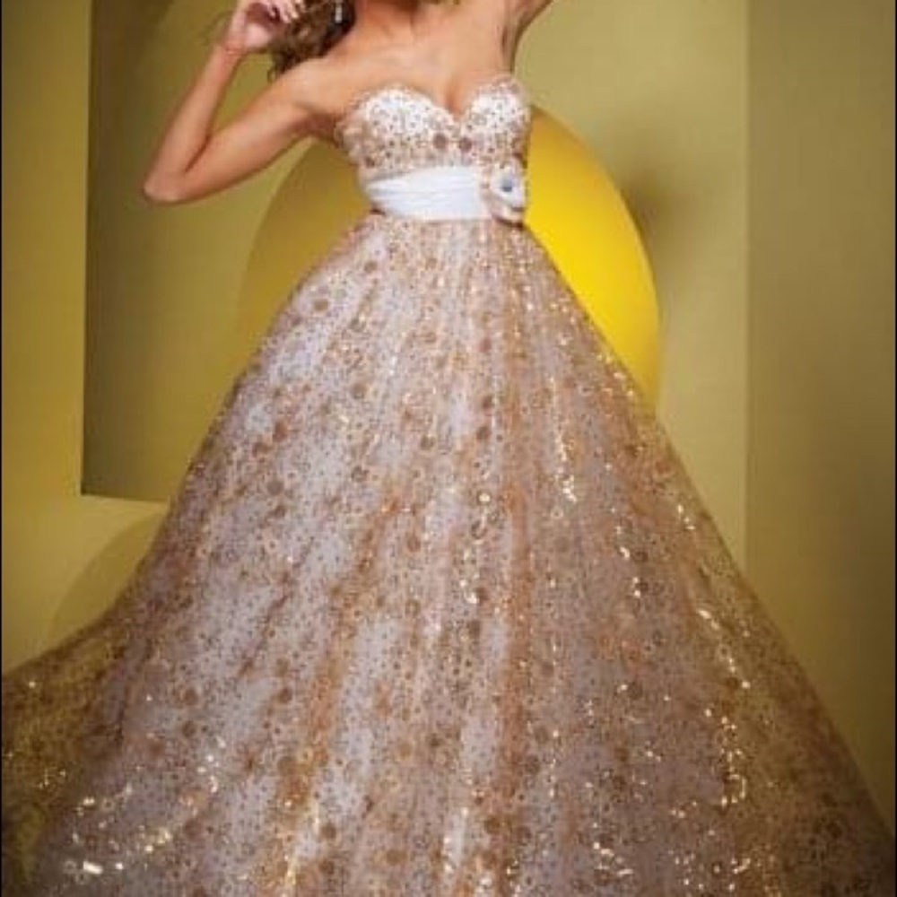 Grad dress - Picture 3 of 3